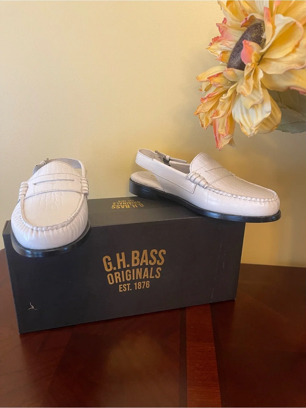 NWT G.H. Bass & Co. White Leather Women's Penny Slingback Loafers